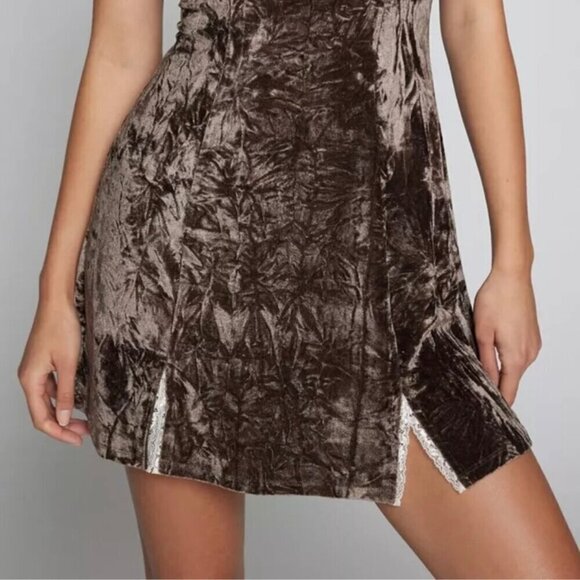 NWT Kimchi Blue Jill Velvet Mini Dress New Cottagecore Urban Outfitters Medium - Picture 12 of 13